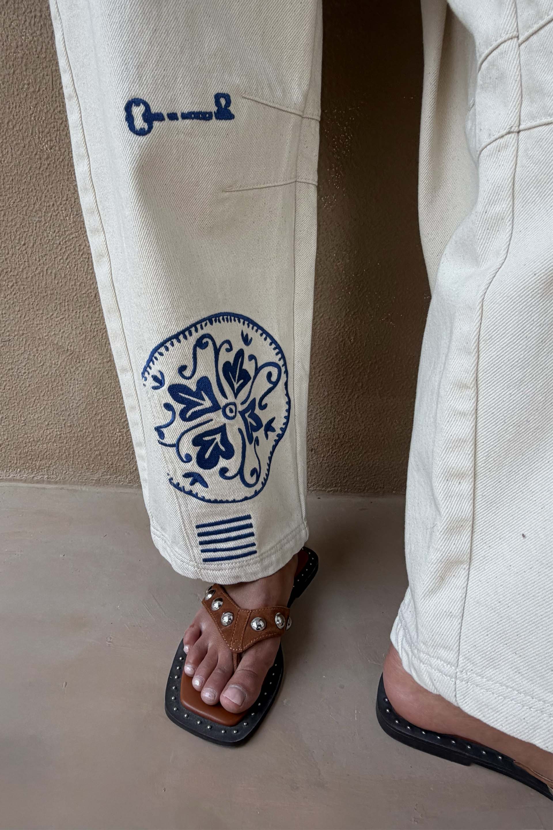 Dolce Vita Embroidered Denim Barrel Leg Jeans - Image 3