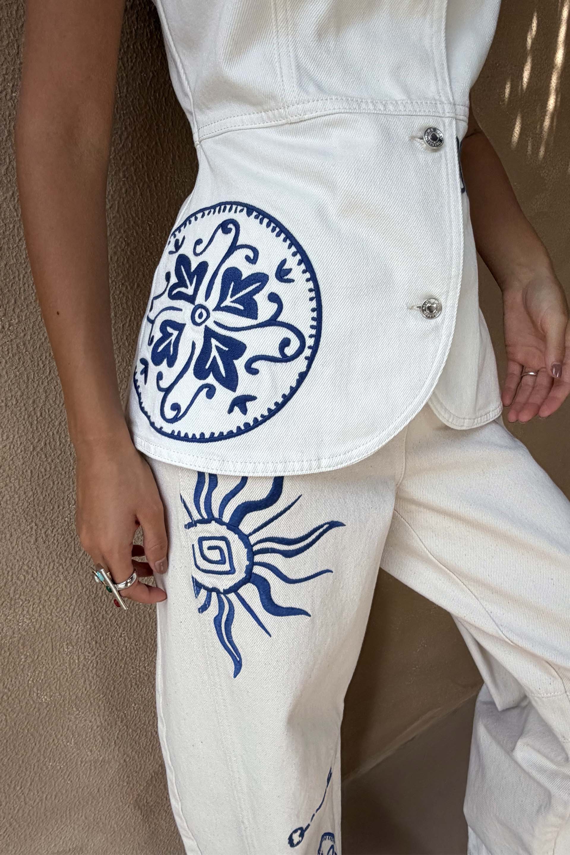 Dolce Vita Embroidered Denim Barrel Leg Jeans - Image 4