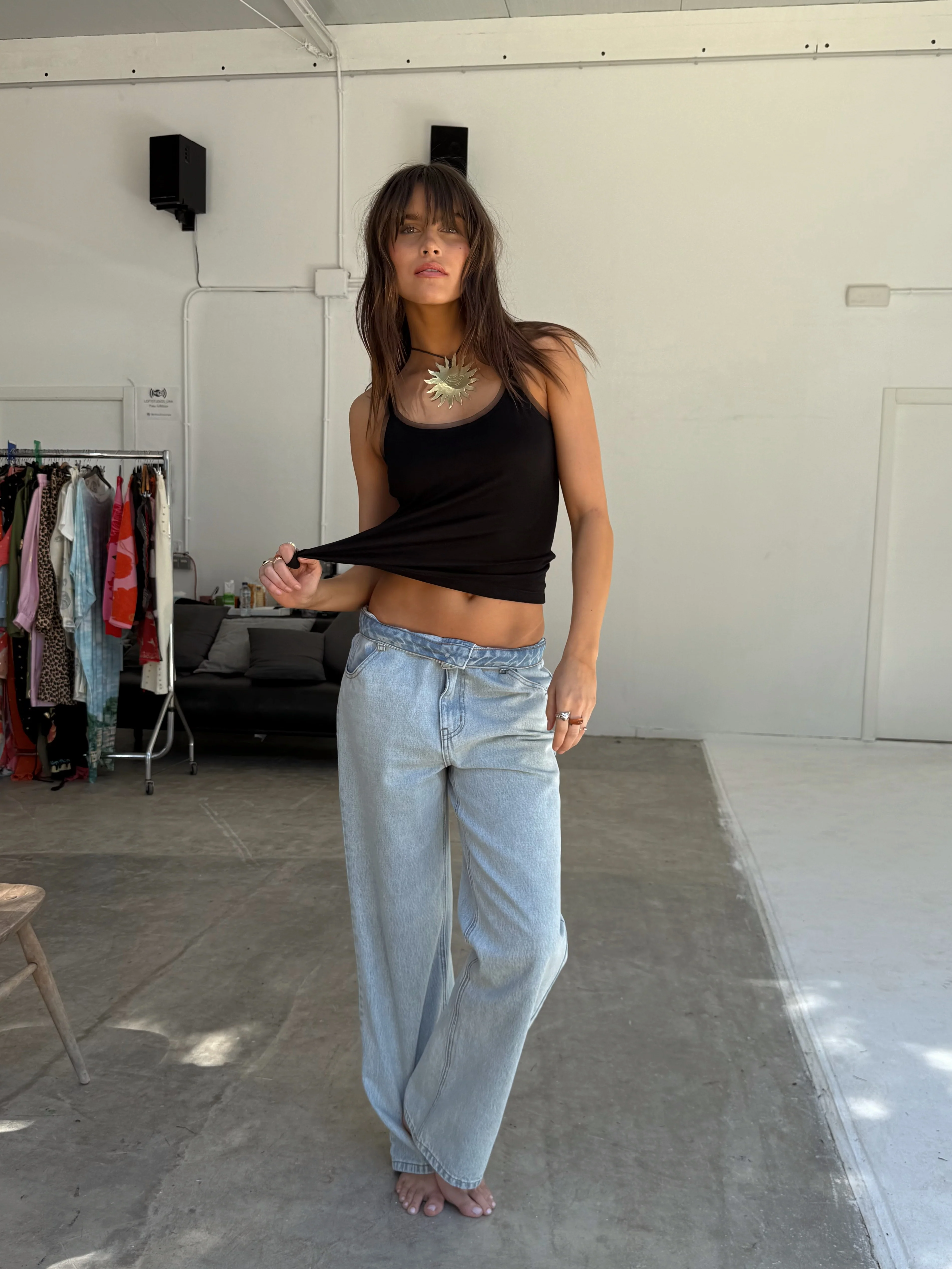 Scallop Detail Straight Leg Jeans - Image 11